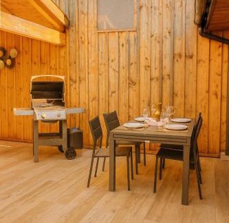 La Celle-sous-Gouzon Villa | La Bulle Médocaine villa élégante avec jaccuzy privé