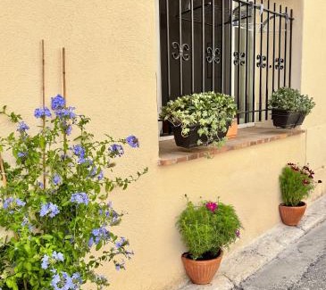 Antibes Old Town Apartment | La Cachette d'Antibes