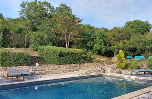Bruniquel Apartment | La Cachette des Amoureux, Charming Stone House with Jacuzzi