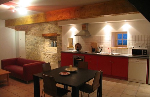 Conques-sur-Orbiel Cottage | La Calèche at Domaine de Curé (for 2) with pool