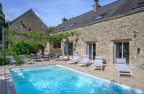 Theix-Noyalo House | LA CALYPSO - Magnifique longère avec piscine !