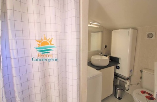 La Capte Apartment | La Capte-T2 CLiM/Vue salins/route-Plage à 100m