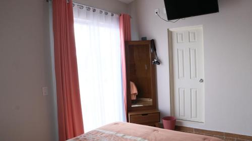 Comitan de Dominguez Apartment | LA CASA AMARILLA, centrica, barrio local.