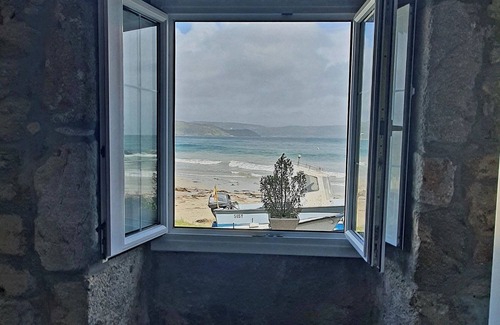 Fisterra Apartment | La Casa de Ana en Fisterra se Ubica en una Antigua Fábrica de Salazón de 1805