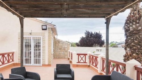 Villamiel de Toledo House | La casa de la tinaja piscina y chimenea by Toledo AP