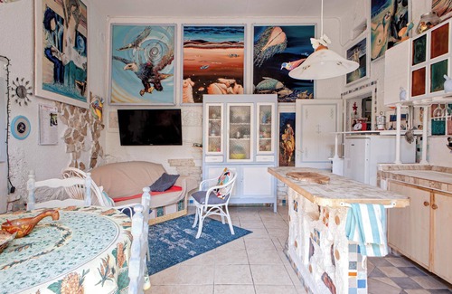 Vada Apartment | 'La Casa Degli Artisti' near the Beach with Private Garden & A/C