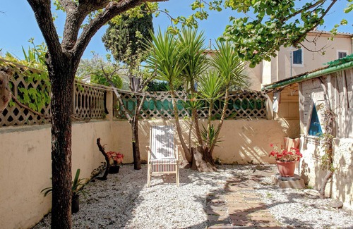 Vada Apartment | 'La Casa Degli Artisti' near the Beach with Private Garden & A/C