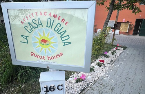 Imola House | "La casa di Giada" guesthouse 1.5 km from the Imola highway exit.