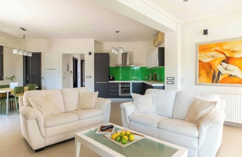 Marathias House | La Casa Rosa Seaside Getaway