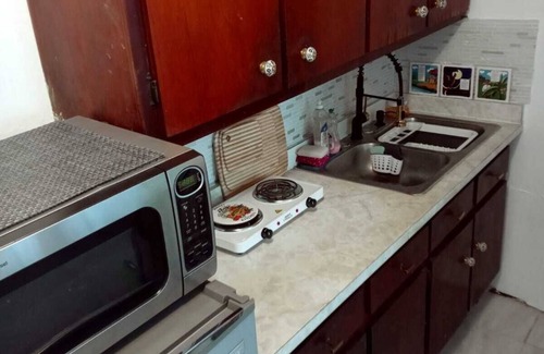 Juncos House | La Casita de Abuela ~ 5★ Location, ♛Queen Bed, A/C