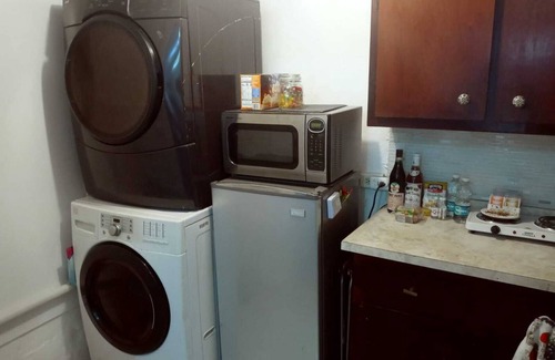 Juncos House | La Casita de Abuela ~ 5★ Location, ♛Queen Bed, A/C