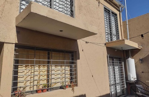 Mendoza City Center Apartment | La casita de la 5ta, hermoso dúplex en zona céntrica.