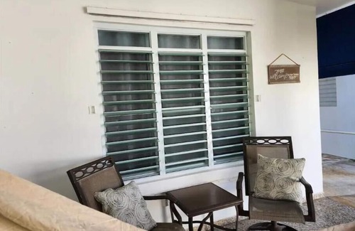Borinquen Apartment | La Casita with 8 minute walk from Crashboat beach