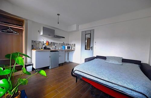 Pasteur House | La chambre 2, Climatisée AC, Calme, Cuisine privée