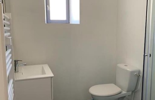 Tournus Apartment | La chambre de Zé