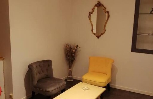 Tournus Apartment | La chambre de Zé