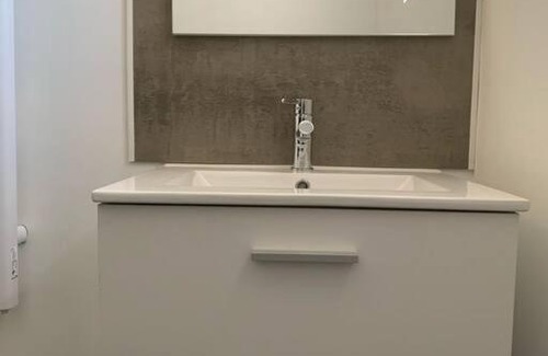 Tournus Apartment | La chambre de Zé