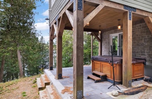 Val-des-Monts House | La Chataigne - Wilderness waterfront escape