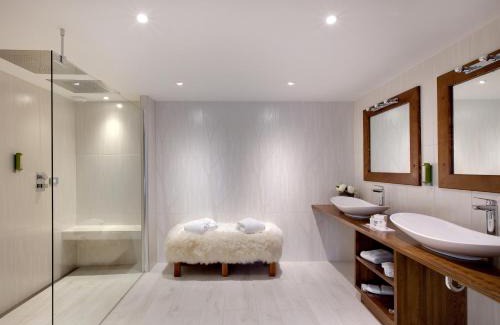 Colroy-la-Roche Hotel | LA CHENEAUDIÈRE - Hôtel Spa - Relais & Châteaux - Restaurant étoilé