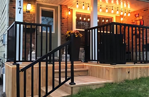 Guelph House | La Chic - Stylish Bedroom With Free Parking and WIFI