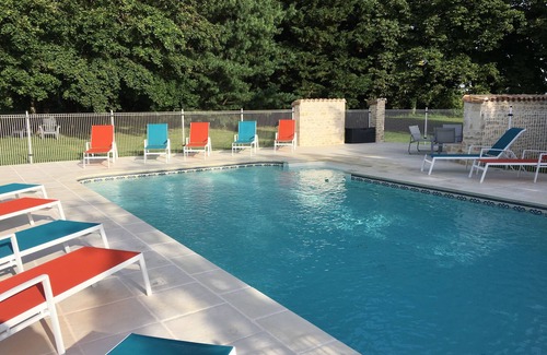 Sauze-Vaussais Cottage | La Chouette: pretty gite with pool and extensive gardens