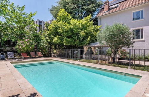 Tassin-la-Demi-Lune Villa | La Cloche - Family house with pool ang garden