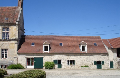 Ocquerre Cottage | LA CLOSERIE DE L'OURCQ Spacious cottage with enclosed garden.