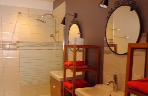 Laroquebrou House | la colombine village house located in the historic center, 4/5 people