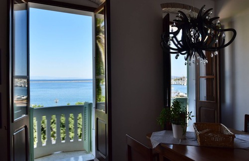 Carloforte Apartment | La Conchiglia, a splendid apartment for 2 people overlooking the sea.
