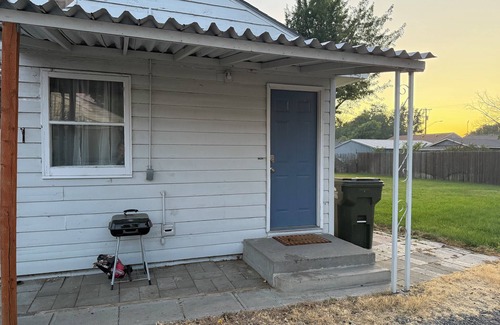 Umatilla House | La Cozy Casita! where you'll stay like you're at home!