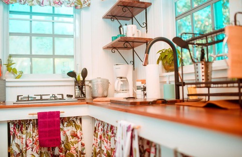 Guzman Abajo Cottage | La Cuchin, Tiny House near El Yunque Rainforest