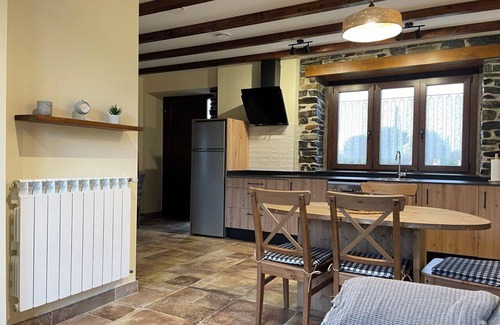 Campos y Salave Apartment | LA CURTIA DEL NETO; ideal for families, 1 km from the beach of Porcía, EL FRANCO