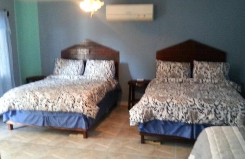 Corozal Hotel | La Delphina Bed and Breakfast Bar and Grill Family Room