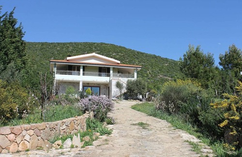 Sant'Anna Arresi House | La dimora mediterranea tra il verde e il blu, un'oasi di pace con vista sul mare