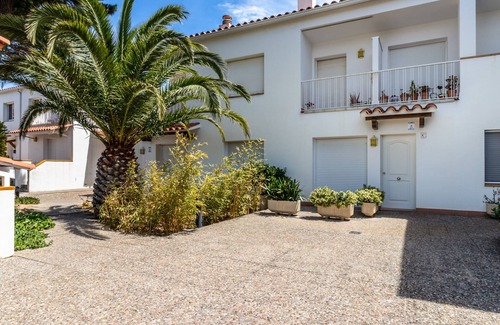 Llanca Apartment | La Farella La Coma 61 - apartment in quiet area