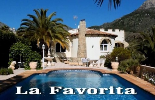 La Canuta Ski Chalet | "La Favorita: Mountain Serenity with Ocean Views".