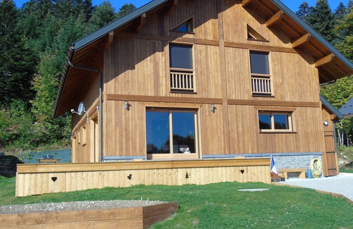 La Feclaz Apartment | LA FECLAZ Apt in chalet, ski in ski out.