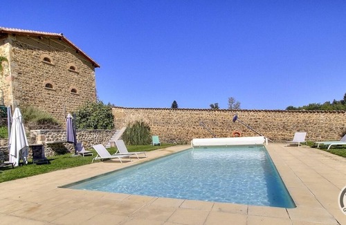 Pomeys House | La Ferme du Château de Saconay