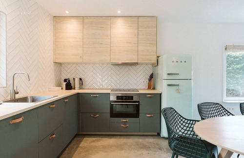 Ouddorp House | La Folie': a large, elegantly furnished holiday home with plenty of privacy at the back of a green family park.
