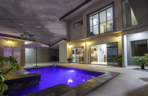 Barrio Pilo House | La Fortuna Deluxe Vacation Home - 5 Min from Town - Outdoor Pool