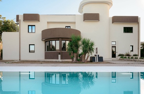 Taranto Villa | La Gigasuite - Villa at the sea with infinity pool and SPA