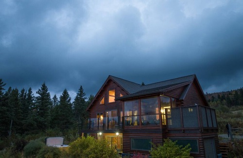 Notre-Dame-Des-Bois Apartment | La Grande Ourse | Hot Tub | Scenic View | Foosball