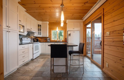Notre-Dame-Des-Bois Apartment | La Grande Ourse | Hot Tub | Scenic View | Foosball