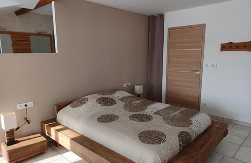 Thaire House | La Grange 3 étoiles - Maison d'hôte à 10 min des plages