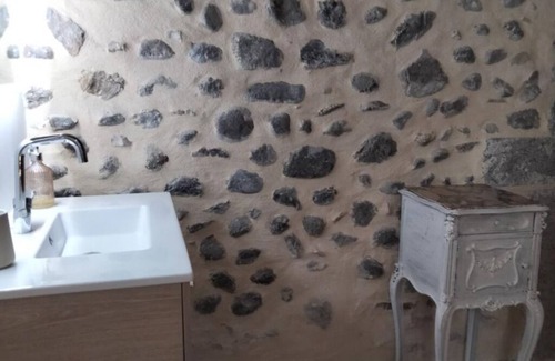 Chomerac Bed & Breakfast | La Grange de Sabatas, Room La Gardette