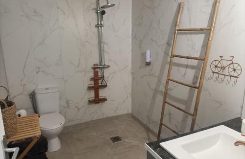Neuilly-l'Eveque Apartment | La grange gite 2 chambres, 4 couchages