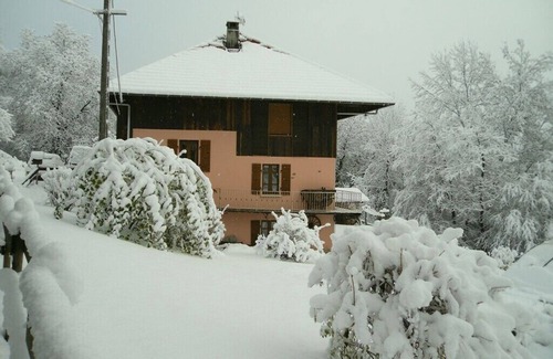Clery House | LA GRIVE - CLERY - Gîte