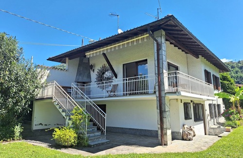 Maccagno House | La Tramontana, detached vacation home with beautiful garden close to the lake