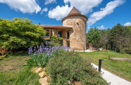 Le Buisson-de-Cadouin House | La Jolie Vie - Le Nid: a little corner of paradise for two in a pigeon house!