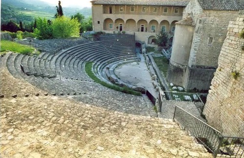 Precetto Villa | La Loggia; Villa in hidden Umbria, with large pool and spectacular views